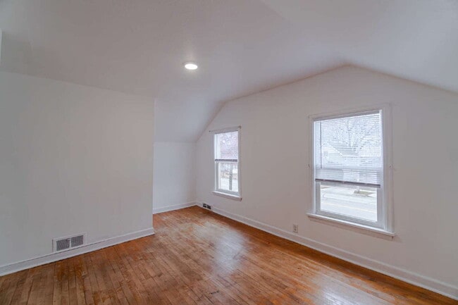 Building Photo - Updated 3-Bedroom Townhouse-Style Duplex with Modern Kitchen & Bath – Pets Welcome!