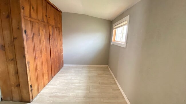 Building Photo - Affordable and Spacious!