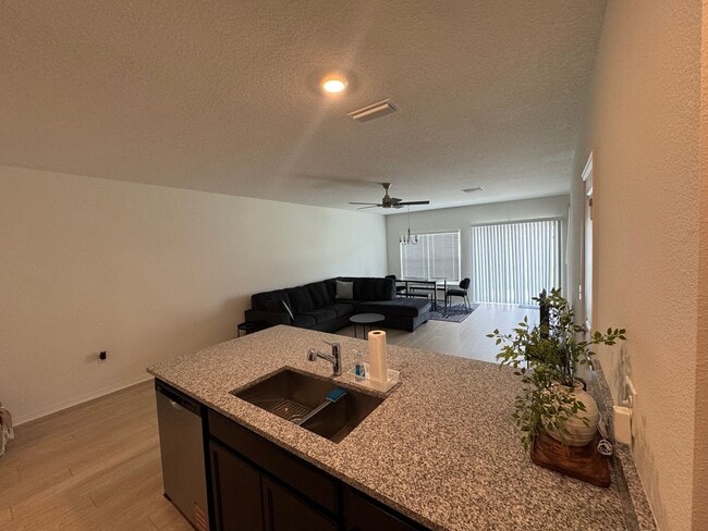 Building Photo - Brand New Townhouse