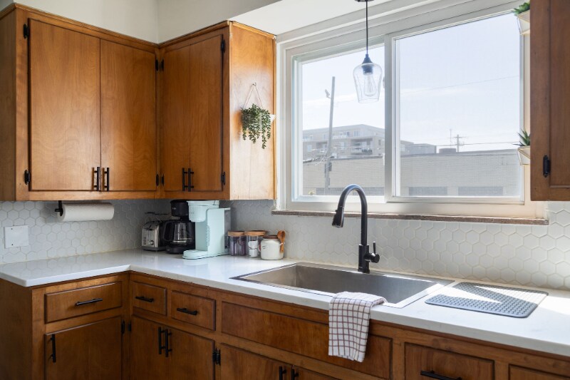 Building Photo - 1027 W 6th Ave