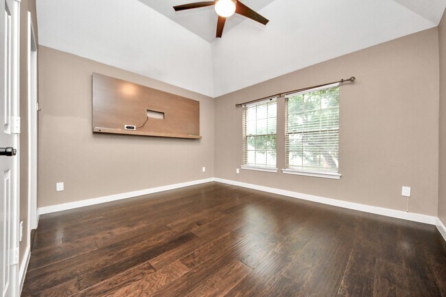 Building Photo - 3210 Shadowwalk Dr