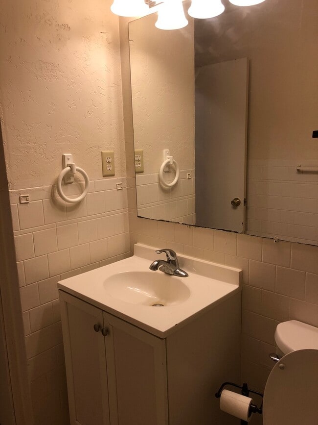 Building Photo - Located in Avondale!!! 3/1 Large Fenced Ba...