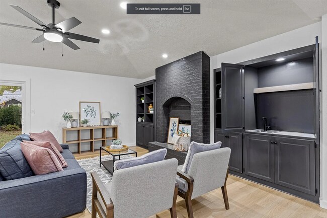 Building Photo - Welcome to your dream home! 4 bedroom 3 ba...