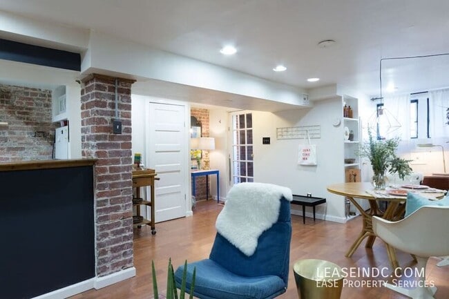 Building Photo - 3511 Center St NW