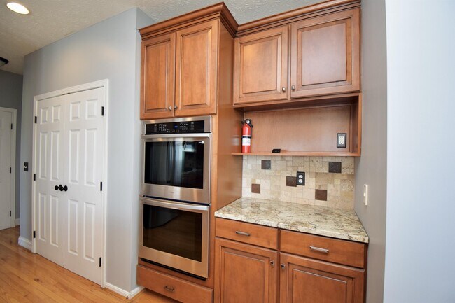 Building Photo - 5167 Elm Leaf Trail