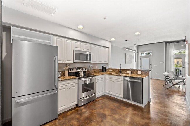 Building Photo - 1914 E 4th Ave