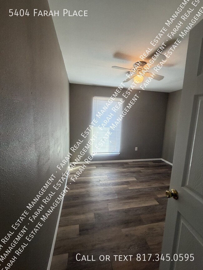 Building Photo - 5404 Farah Pl