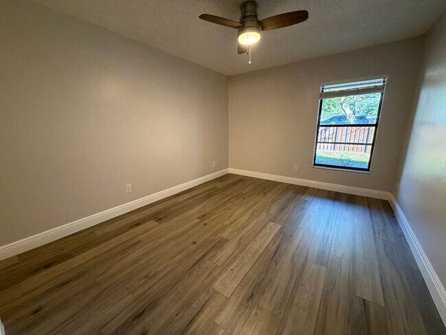 Building Photo - ANNUAL RENTAL - 2 BED / 2 BATH CONDO AT MYSTIC GARDENS