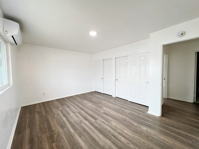 Building Photo - 9228 Oleander Ave