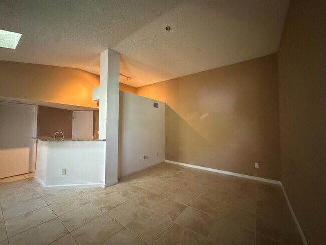 Building Photo - 1165 Crystal Way