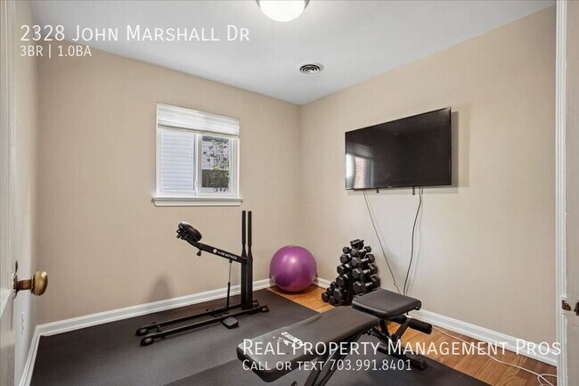 Building Photo - 2328 John Marshall Dr