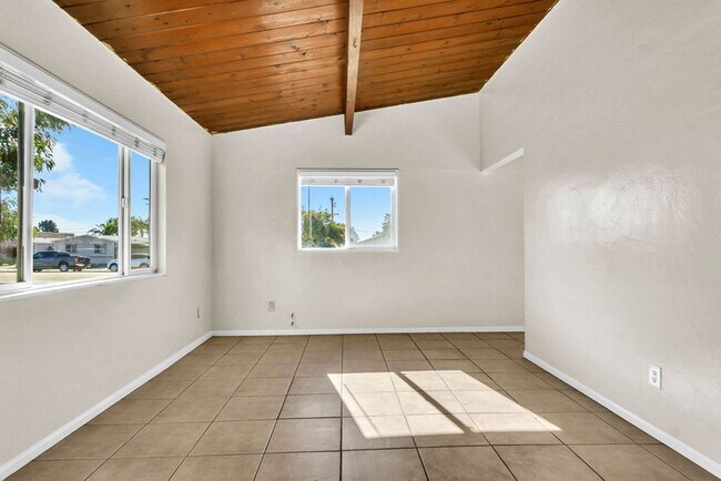 Building Photo - Clairemont Mesa Blvd 4414-4416 Duplex