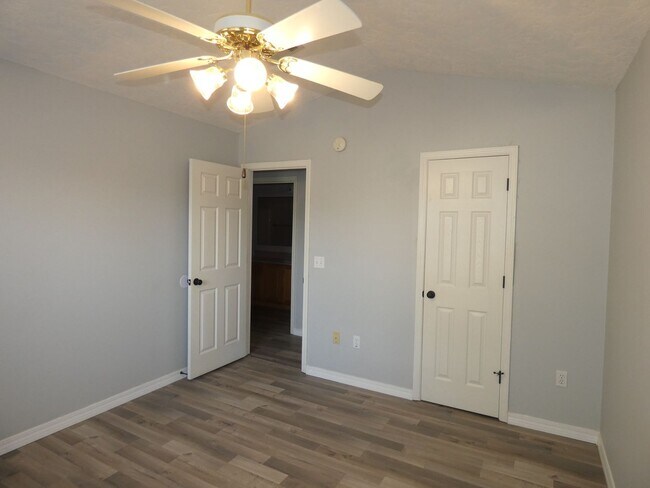 Building Photo - Spacious 3-Bedroom Home - Pace