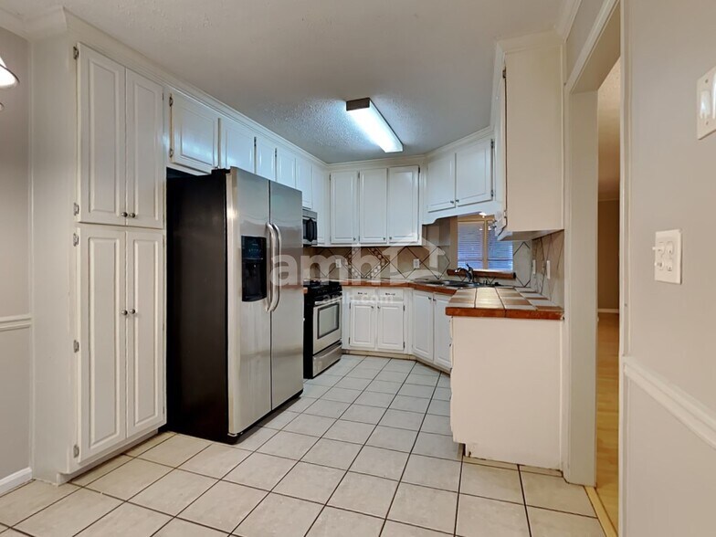 Building Photo - 420 Etowah Valley Way