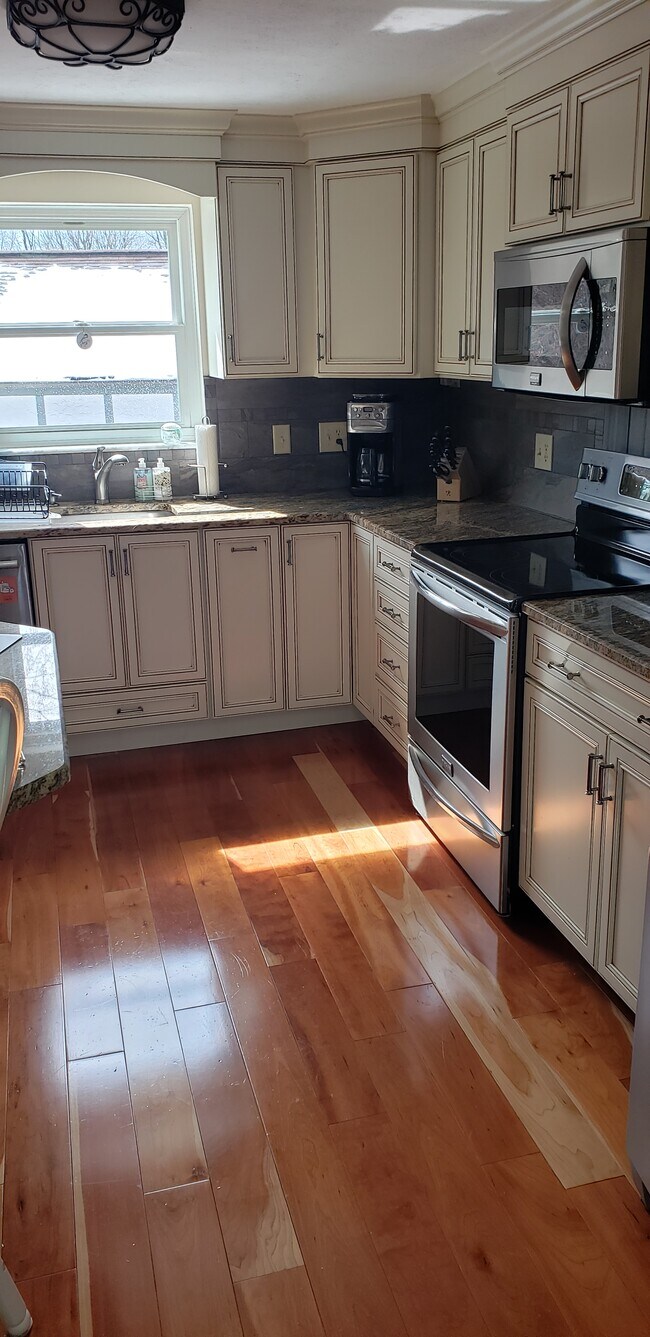 Kitchen - 805 Timber Ln