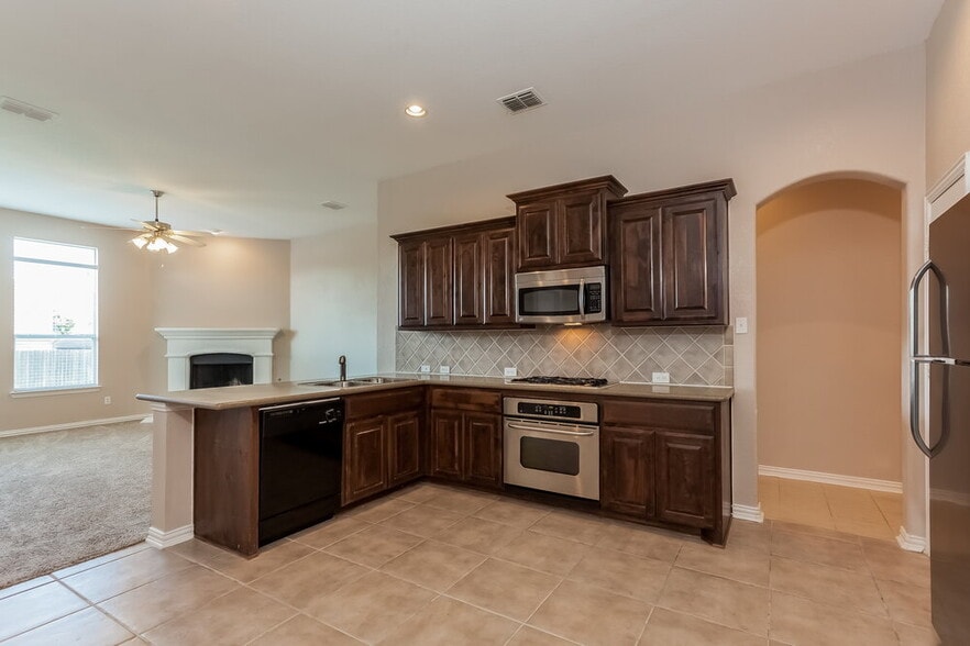 Building Photo - 4613 Daisy Leaf Dr