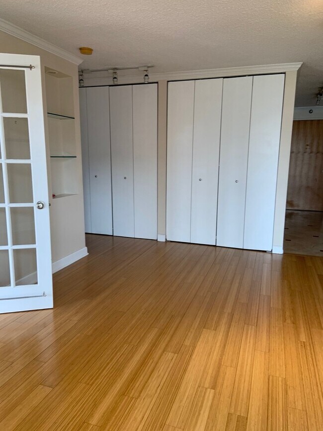 Building Photo - 1122 N Clark St