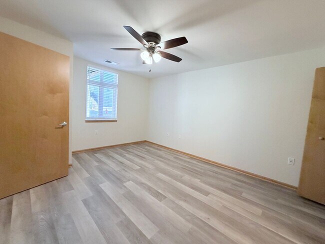 Building Photo - 2 Bed / 2 Bath Apartment in Madison, WI 53579