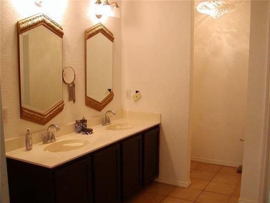 Building Photo - 2609 Peach Dr