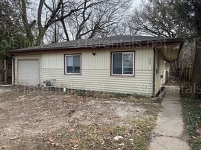 Building Photo - $1195 - **COMING SOON** 3 bed 2 bath - Single Family Home