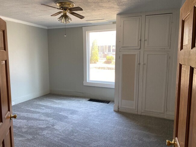 Building Photo - 2531 Deming Ave