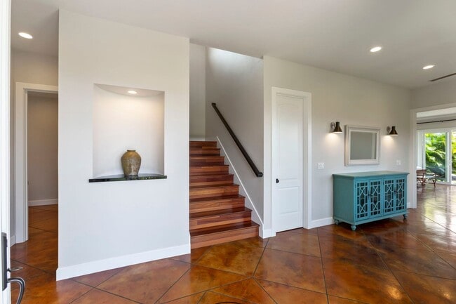 Building Photo - 2284 Kamaile St