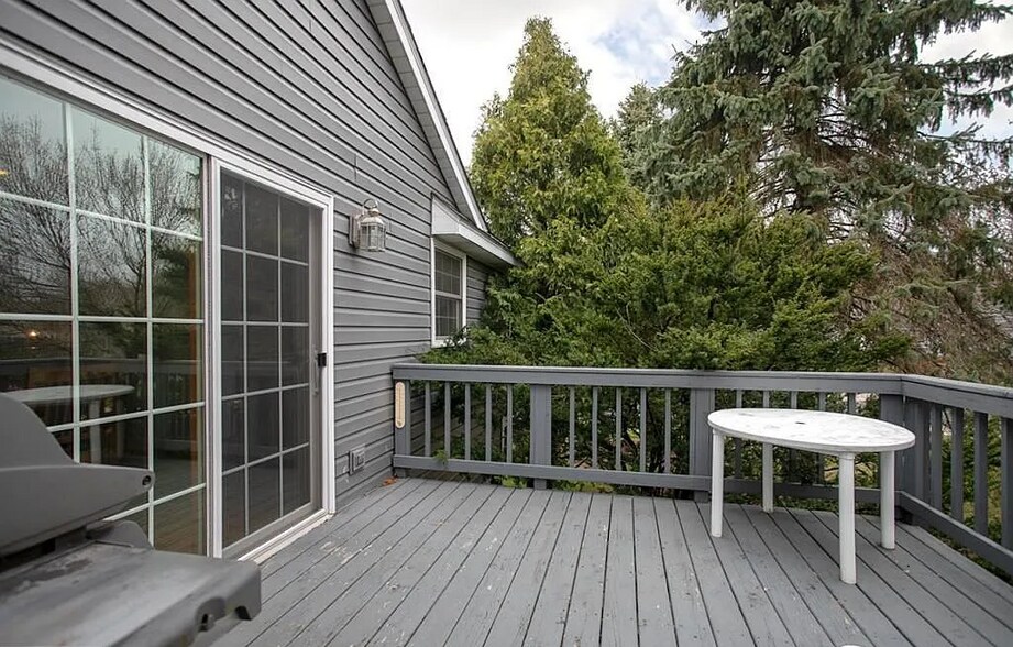 Building Photo - 644 Brockton Curv