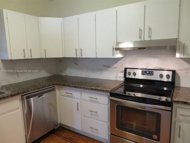 Building Photo - 436 Lark Ave