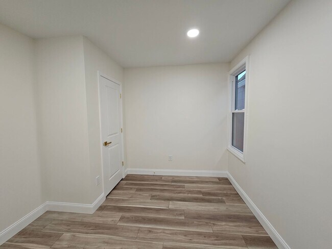 Building Photo - Amazing all new 4 bed 2.5 Bath House for rent!