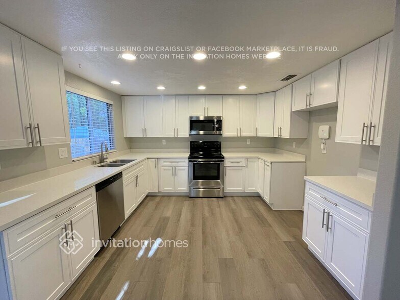 Building Photo - 148 Suncrest Way