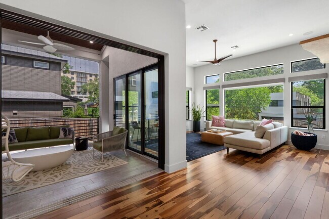 Building Photo - Modern Oasis in Bouldin Creek