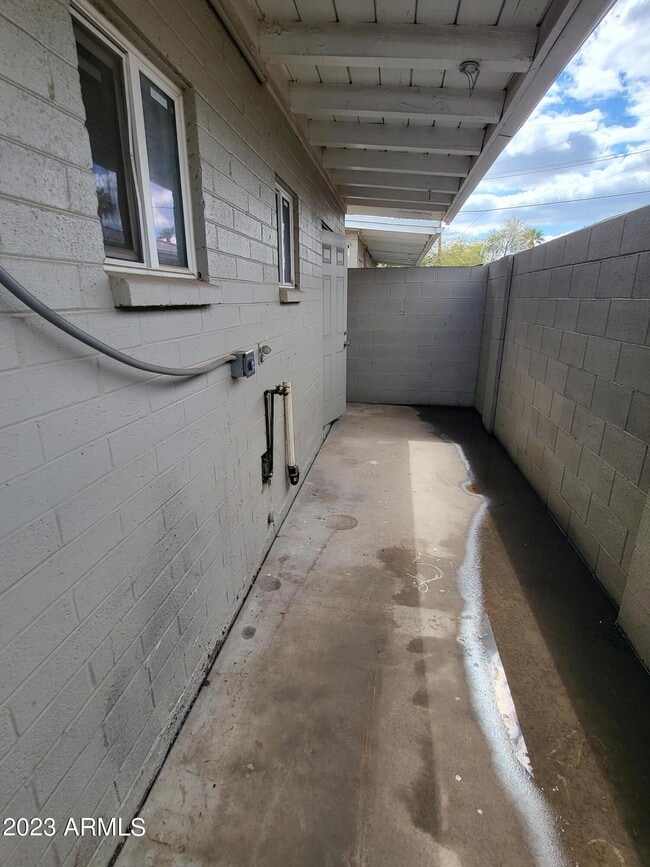 Building Photo - 1851 E Yale St