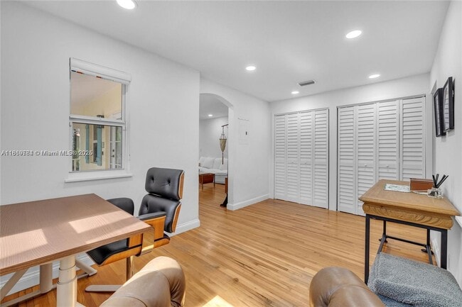 Building Photo - 1100 El Rado St