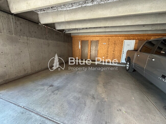 Building Photo - 1421 Vega Cir