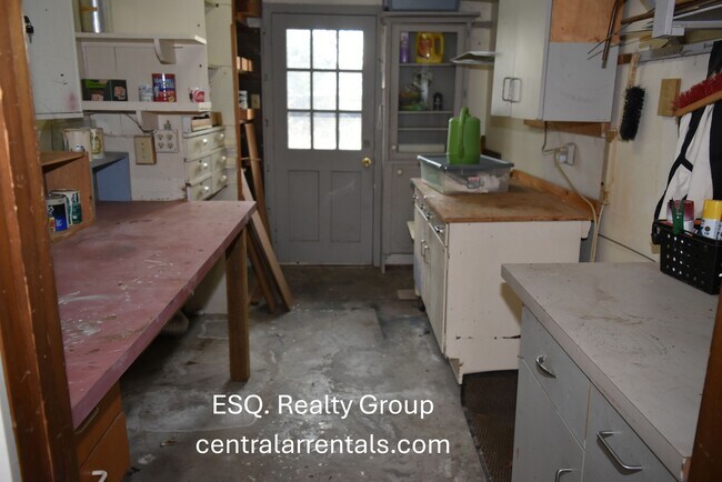 Building Photo - 4512 Somers Ave