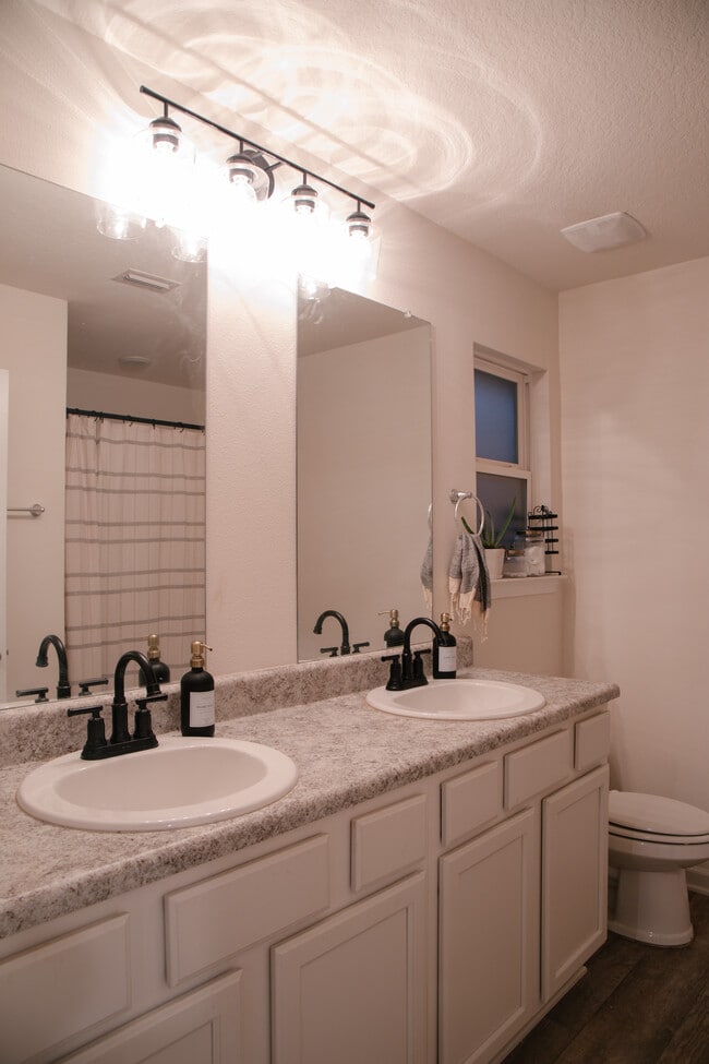 Building Photo - 5806 Paddock Way
