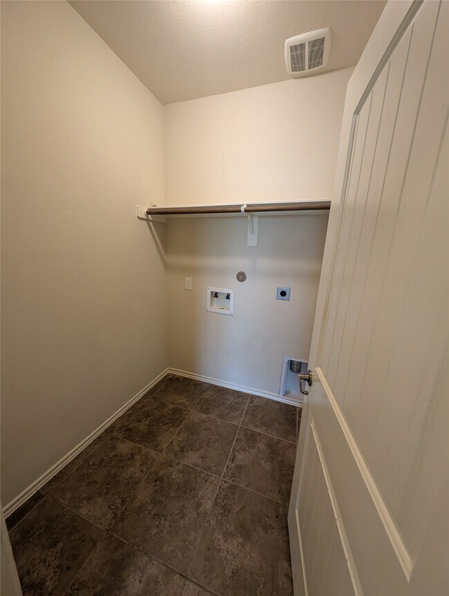 Building Photo - 18918 Bluestone Hollow Ln