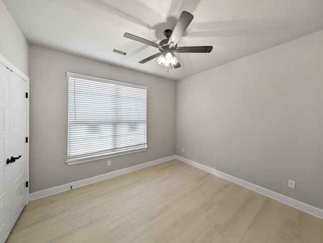 Building Photo - 257 Vicks Cir