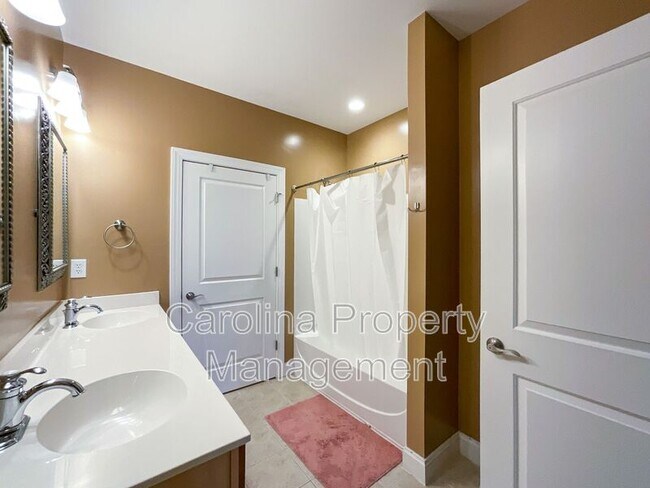 Building Photo - 518 Clarice Ave
