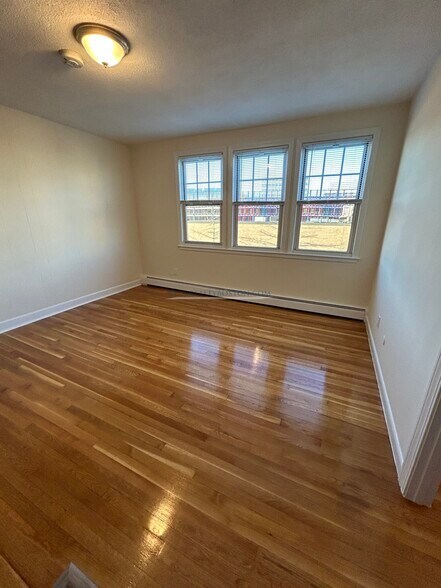 Building Photo - 168 N Beacon St