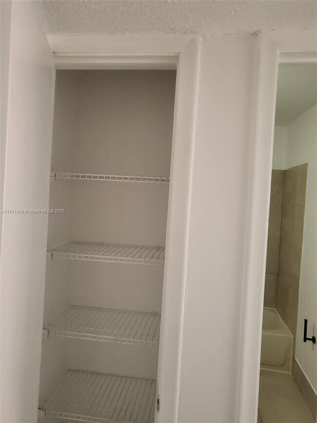 Building Photo - 2554 NW 52nd Ave