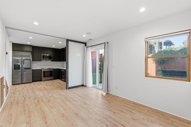 Building Photo - 820 46th St