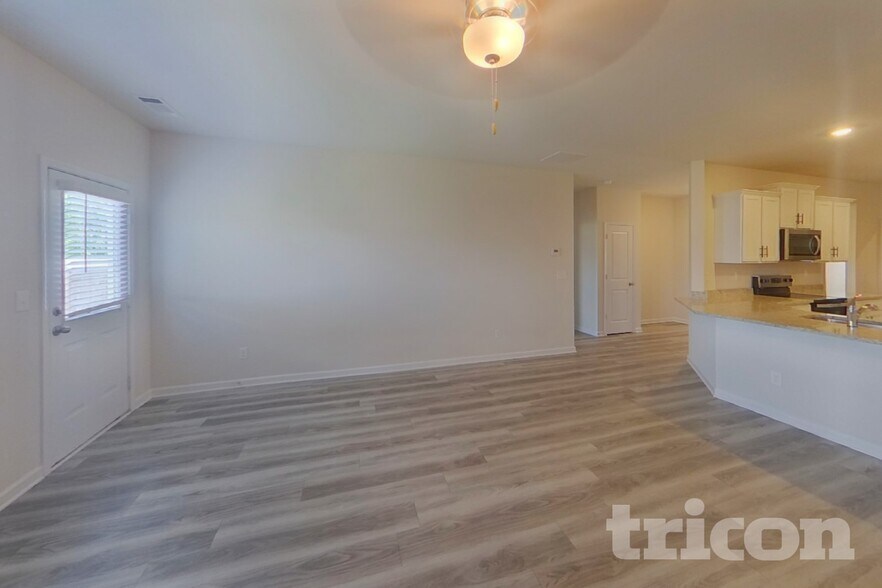 Building Photo - 1004 Claas Wy