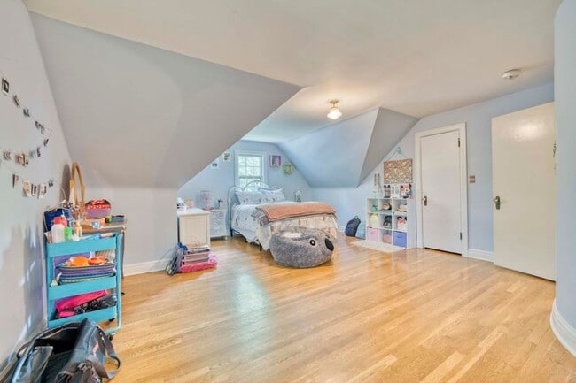 Building Photo - Beautiful 4 bedroom home in University Heights! Don't miss this one!