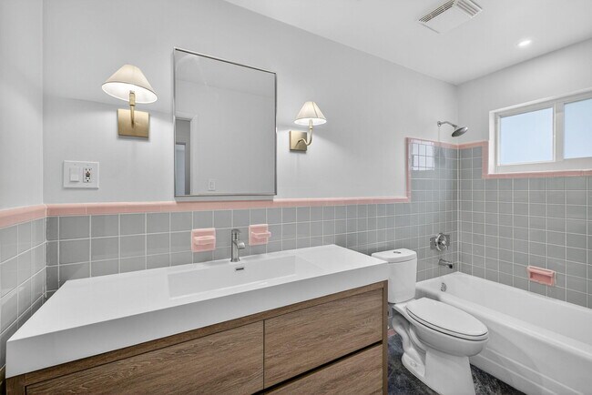 Building Photo - 4442 Sea Grape Dr