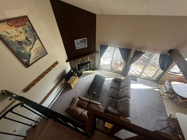 Building Photo - 2 bed plus large loft! All utilities inclu...