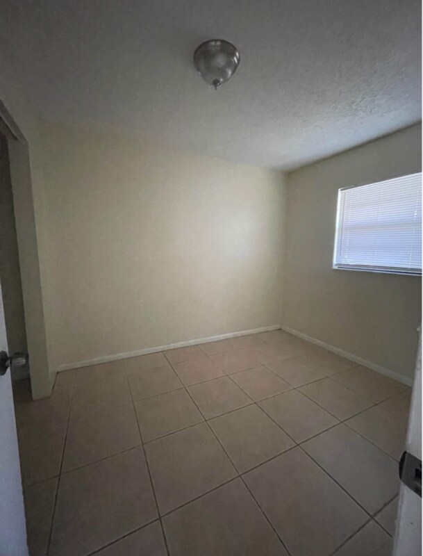 Building Photo - 1639 Barbarie Ln