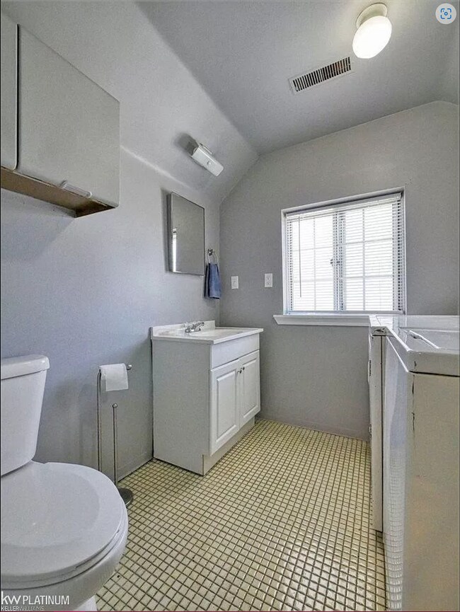 Bathroom - 171 Robertson St