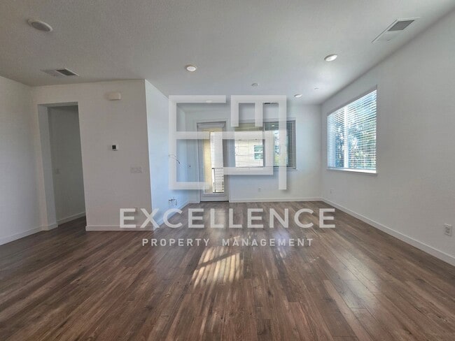 Building Photo - 611 Coco Ct