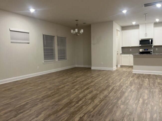 Building Photo - 635 Taylor Bend